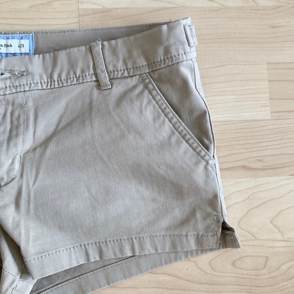 Abercrombie & Fitch Low Rise Creamy Color Shorts - Picture 7 of 10
